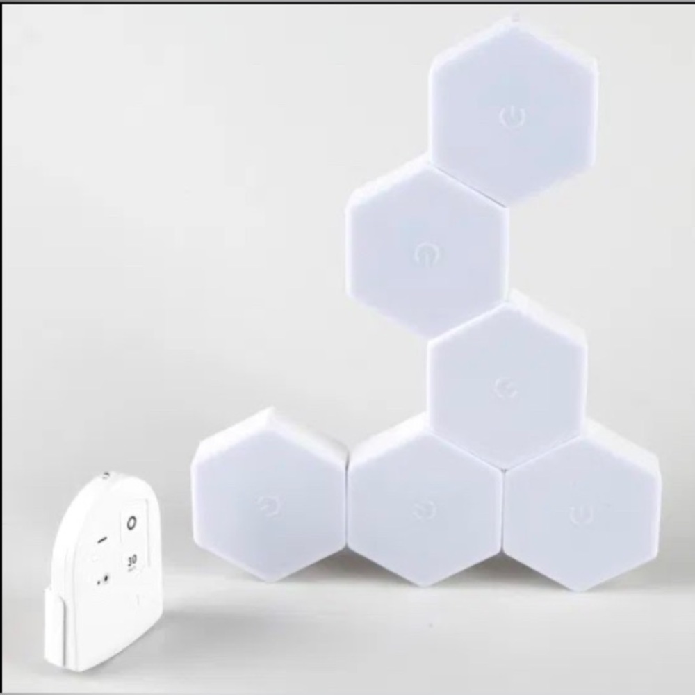 Hexagonal Led Night Light With Remote!!
*Make me an offer!!!